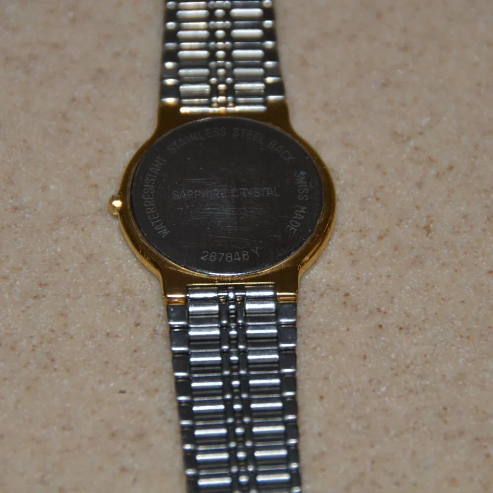 VINTAGE ESTATE MAYORS SAPPHIRE CRYSTAL DATEJUST SWISS MOVEMENT GOLD BAND WATCH
